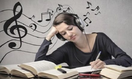 Studiare con la musica aiuta davvero a studiare meglio?