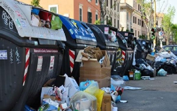 Allarme rifiuti a Roma: la politica non aiuta