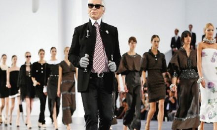 Addio a Karl Lagerfeld, icona della moda anni ’90 e 2000